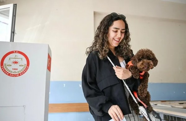 Türkiye sandık başına gitti: Yurdun dört bir yanından seçim manzaraları!